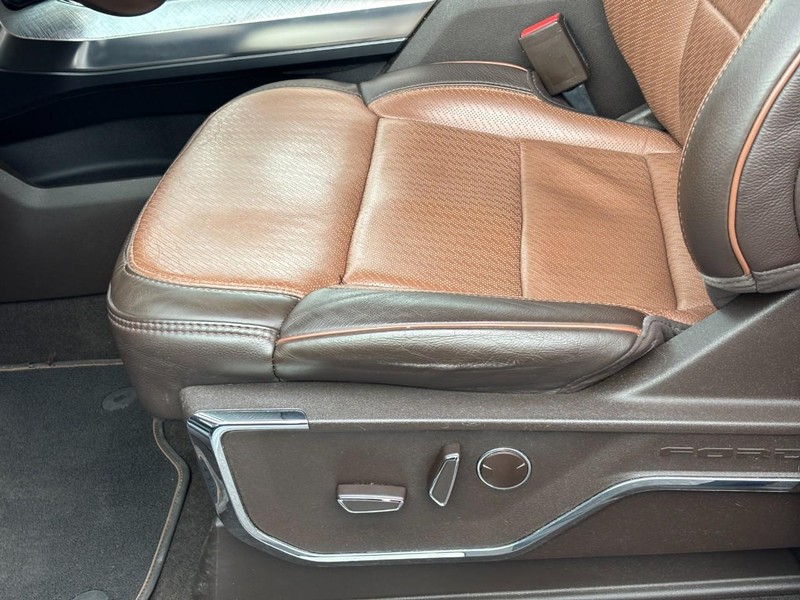 Ford F-150 Vehicle Full-screen Gallery Image 25