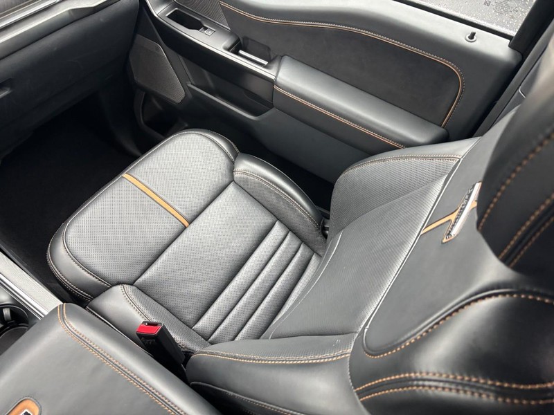 Ford F-150 Vehicle Full-screen Gallery Image 15