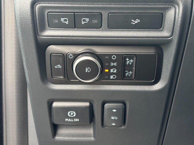 Ford F-150 Vehicle Full-screen Gallery Image 16