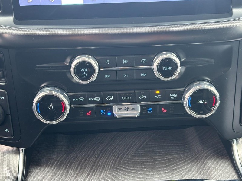 Ford F-150 Vehicle Full-screen Gallery Image 23