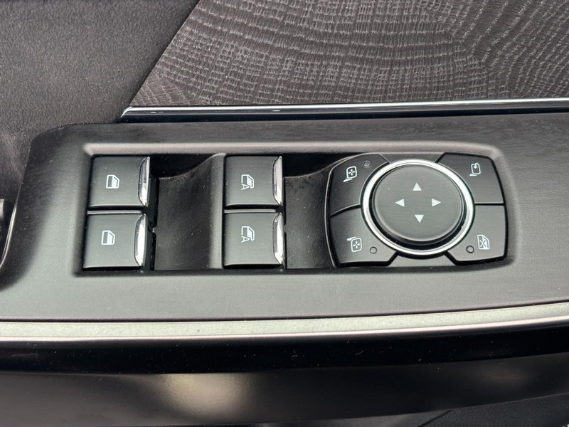 Ford F-150 Vehicle Full-screen Gallery Image 24