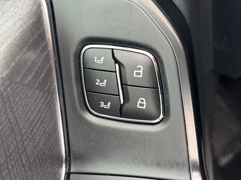 Ford F-150 Vehicle Full-screen Gallery Image 25