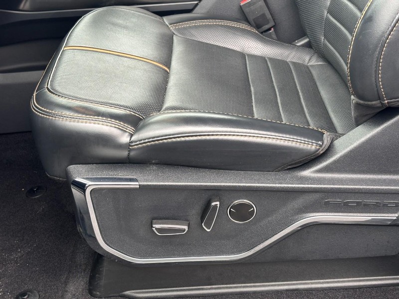 Ford F-150 Vehicle Full-screen Gallery Image 26