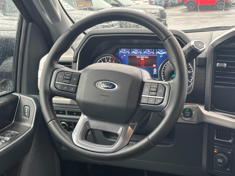 Ford F-150 Vehicle Full-screen Gallery Image 11