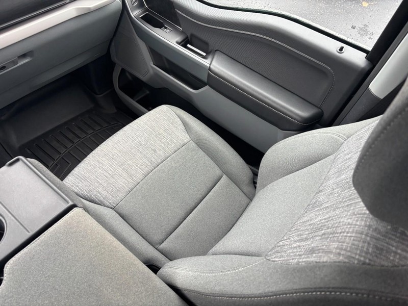 Ford F-150 Vehicle Full-screen Gallery Image 14