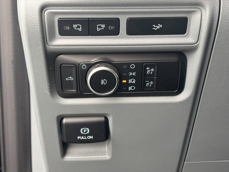 Ford F-150 Vehicle Full-screen Gallery Image 15