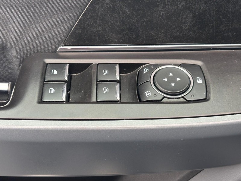 Ford F-150 Vehicle Full-screen Gallery Image 23