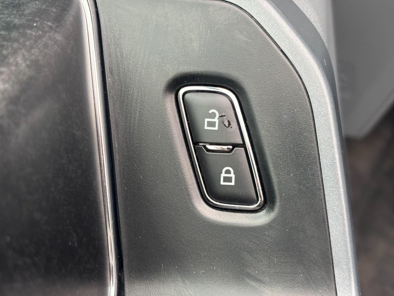 Ford F-150 Vehicle Full-screen Gallery Image 24