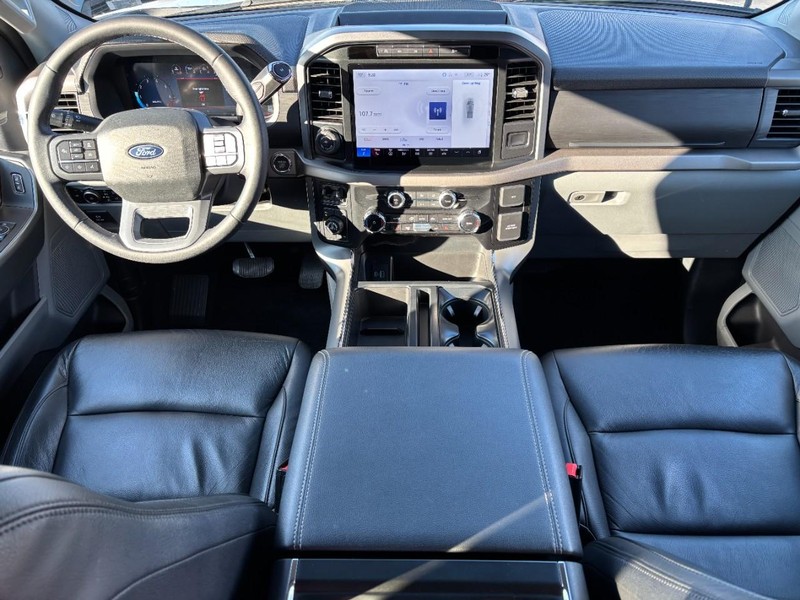 Ford F-150 Vehicle Full-screen Gallery Image 10