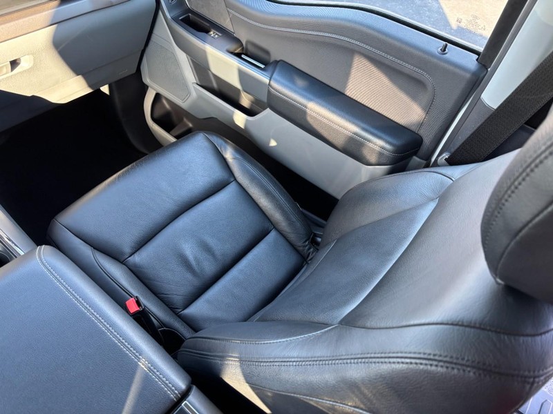 Ford F-150 Vehicle Full-screen Gallery Image 14