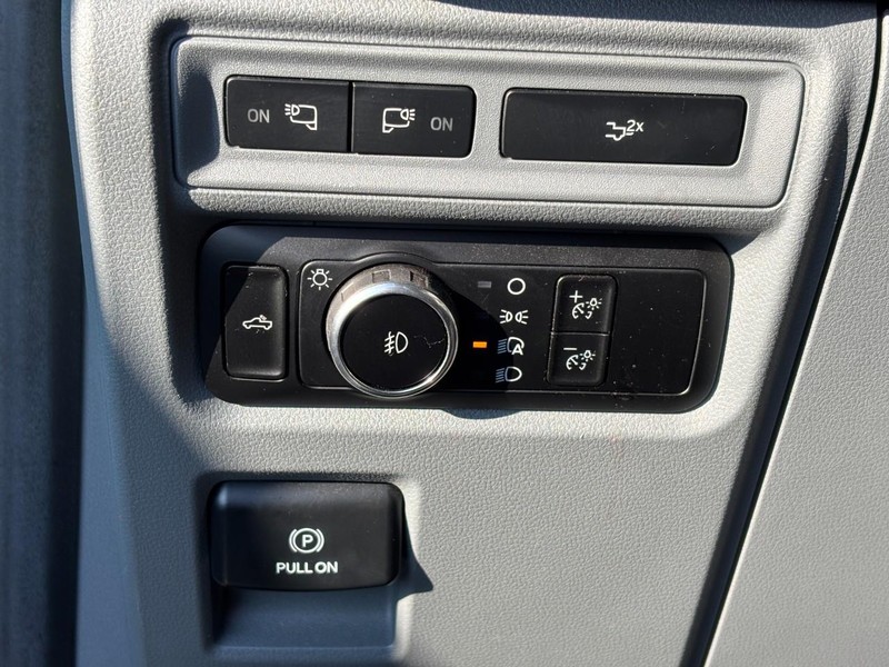 Ford F-150 Vehicle Full-screen Gallery Image 15