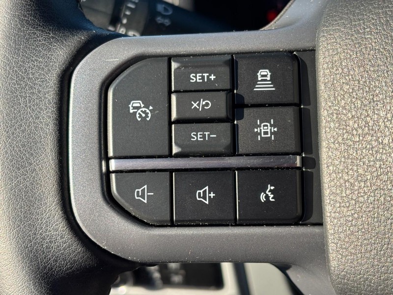 Ford F-150 Vehicle Full-screen Gallery Image 16