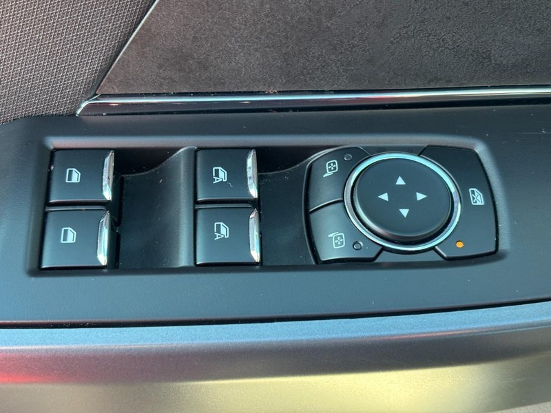 Ford F-150 Vehicle Full-screen Gallery Image 23