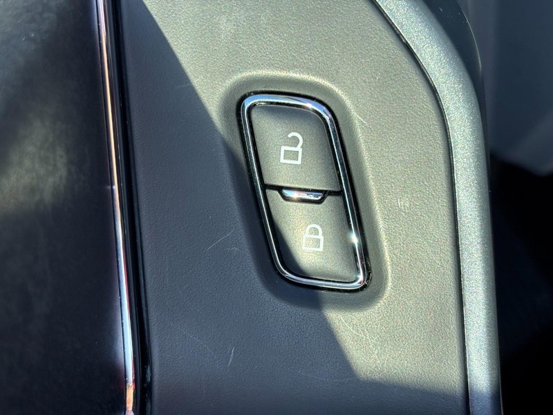 Ford F-150 Vehicle Full-screen Gallery Image 24