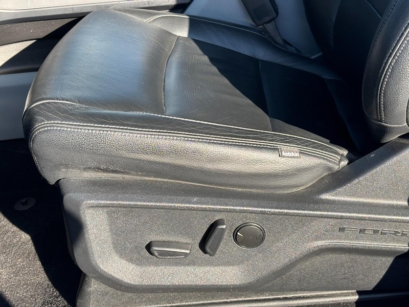 Ford F-150 Vehicle Full-screen Gallery Image 25