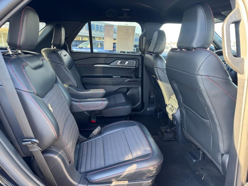 Ford Explorer Vehicle Full-screen Gallery Image 08