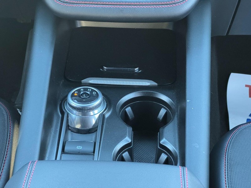 Ford Explorer Vehicle Full-screen Gallery Image 12