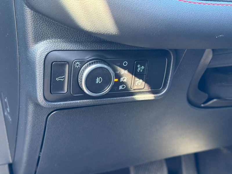 Ford Explorer Vehicle Full-screen Gallery Image 15