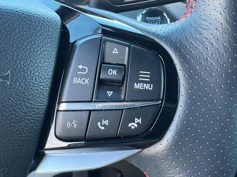 Ford Explorer Vehicle Full-screen Gallery Image 17