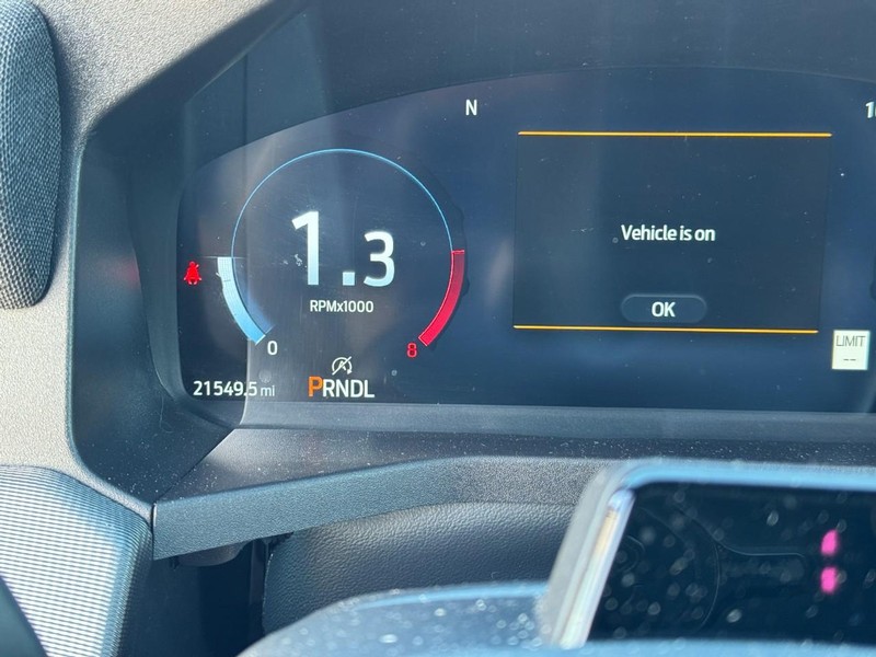 Ford Explorer Vehicle Full-screen Gallery Image 18