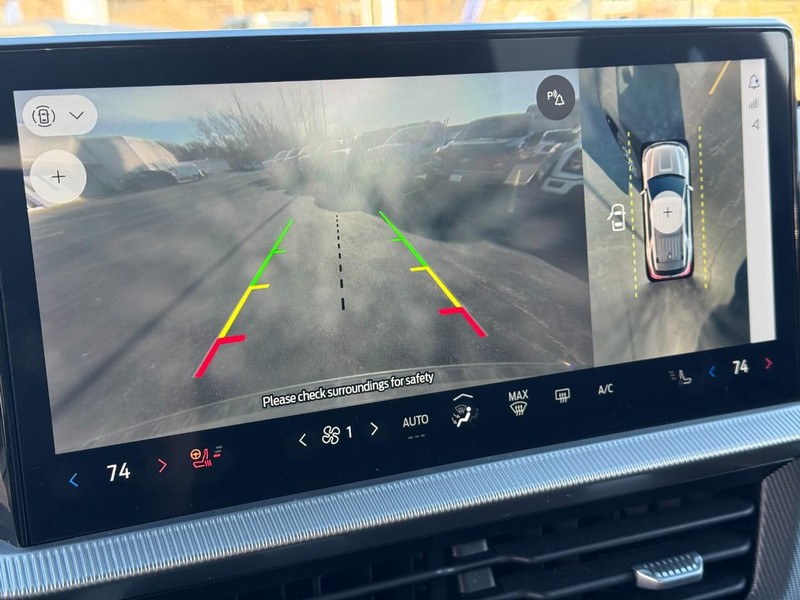 Ford Explorer Vehicle Full-screen Gallery Image 20