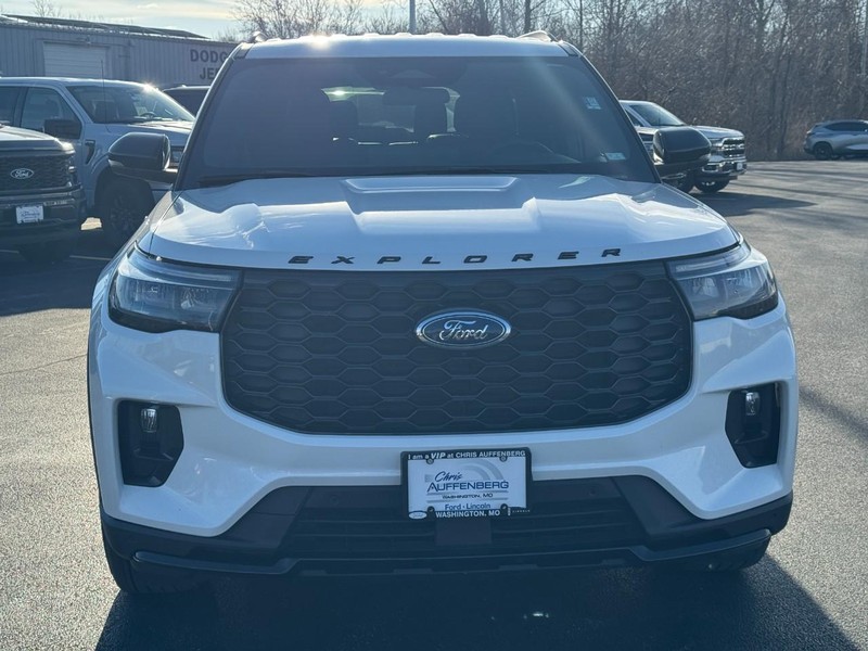 Ford Explorer Vehicle Full-screen Gallery Image 08