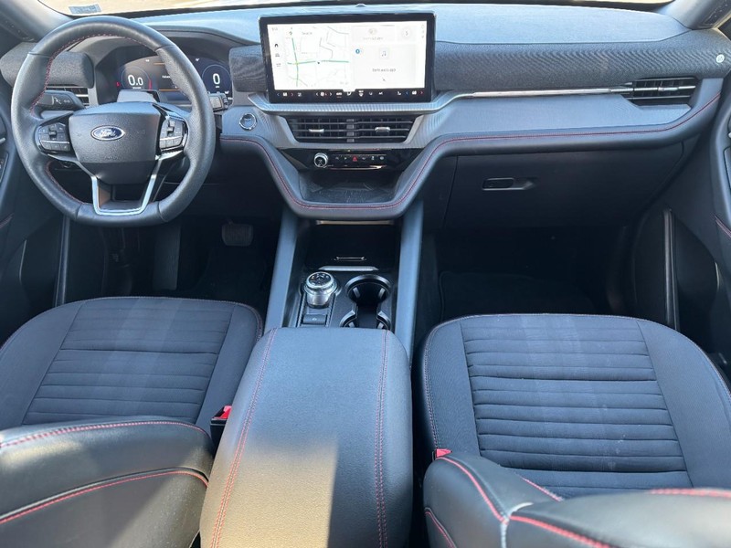 Ford Explorer Vehicle Full-screen Gallery Image 11