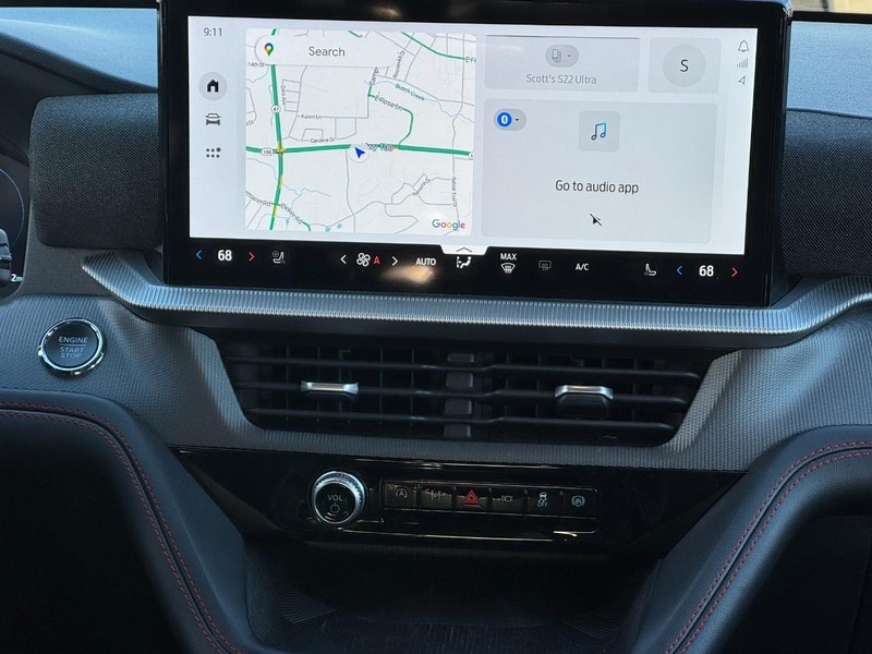 Ford Explorer Vehicle Full-screen Gallery Image 13