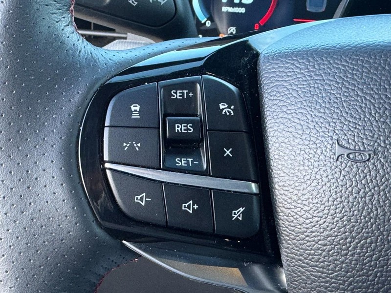 Ford Explorer Vehicle Full-screen Gallery Image 18