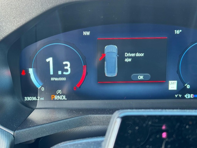 Ford Explorer Vehicle Full-screen Gallery Image 20