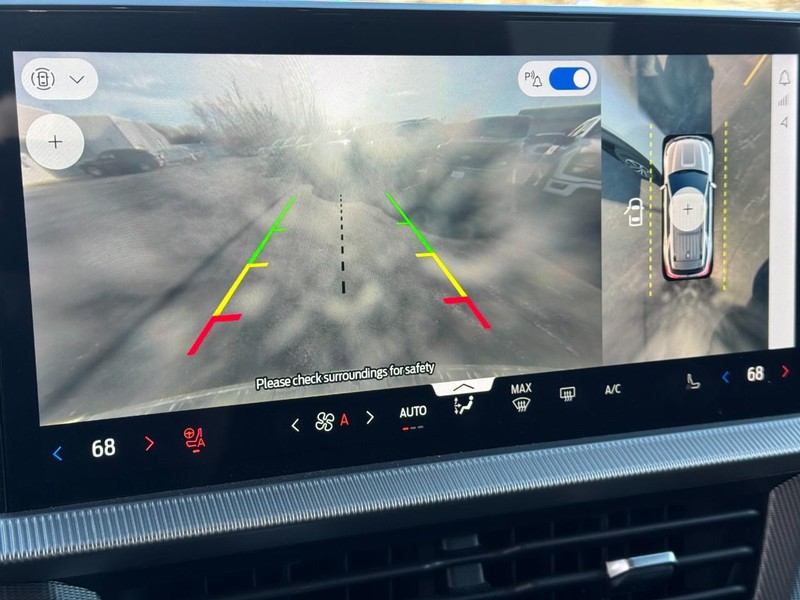 Ford Explorer Vehicle Full-screen Gallery Image 22