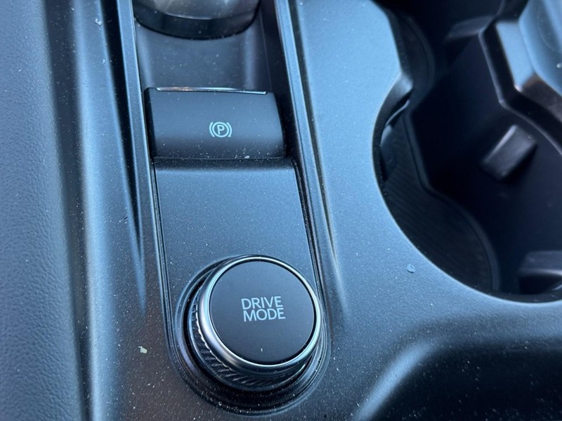 Ford Explorer Vehicle Full-screen Gallery Image 24