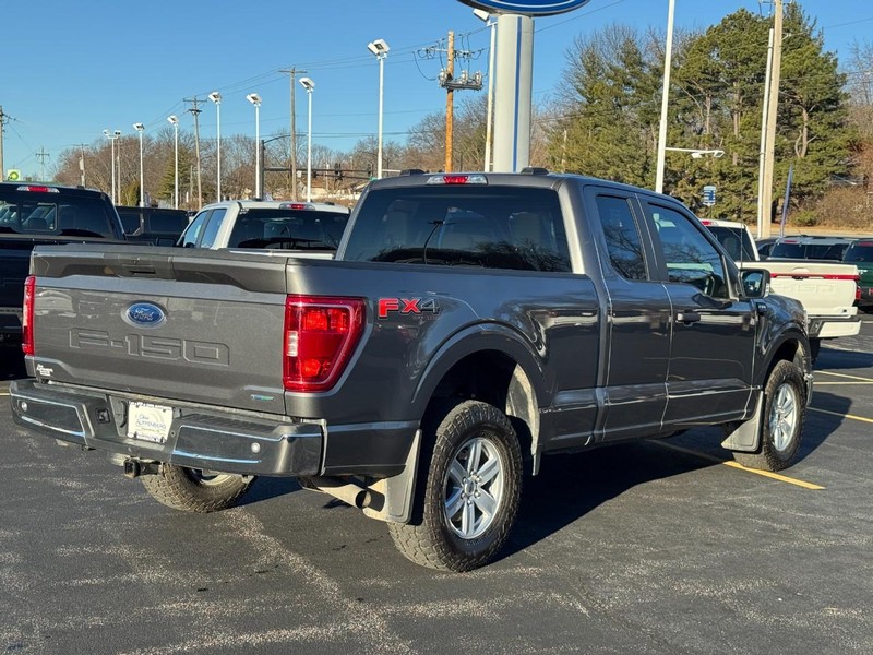 Ford F-150 Vehicle Full-screen Gallery Image 03