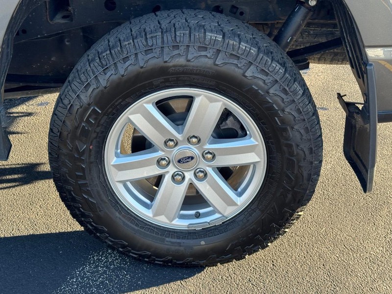 Ford F-150 Vehicle Full-screen Gallery Image 07