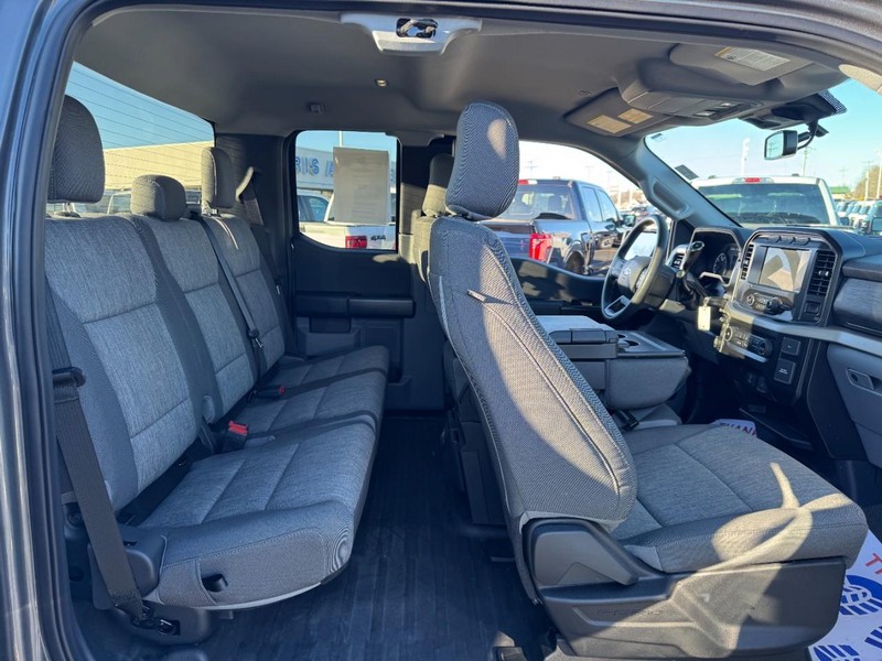 Ford F-150 Vehicle Full-screen Gallery Image 10