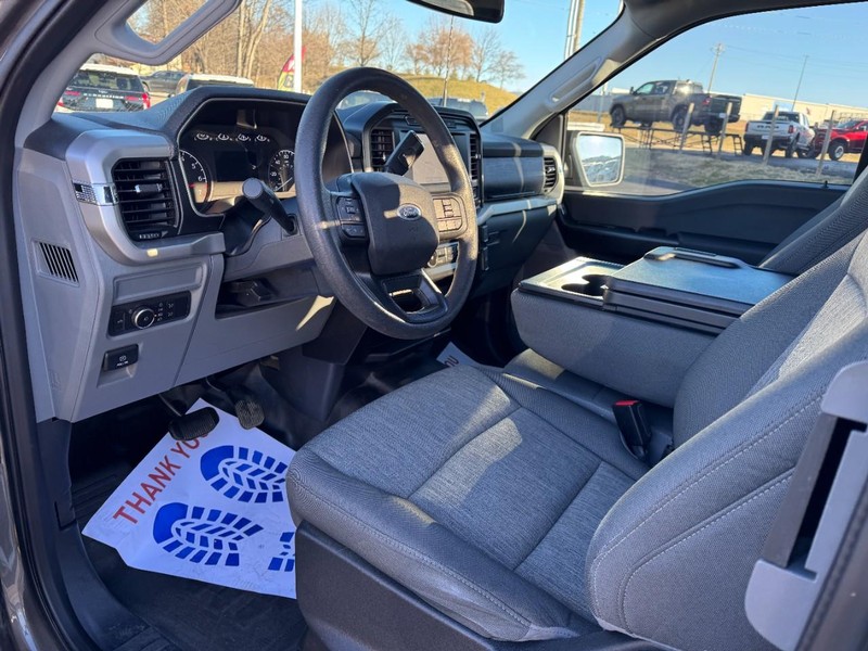 Ford F-150 Vehicle Full-screen Gallery Image 12