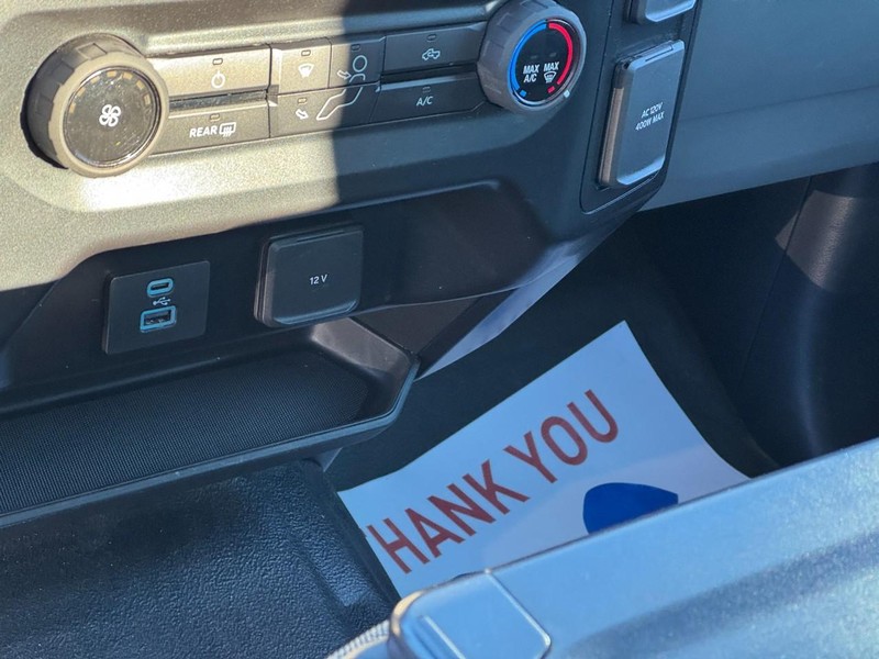 Ford F-150 Vehicle Full-screen Gallery Image 15