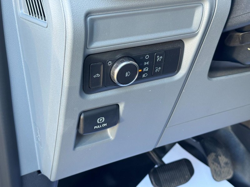 Ford F-150 Vehicle Full-screen Gallery Image 17