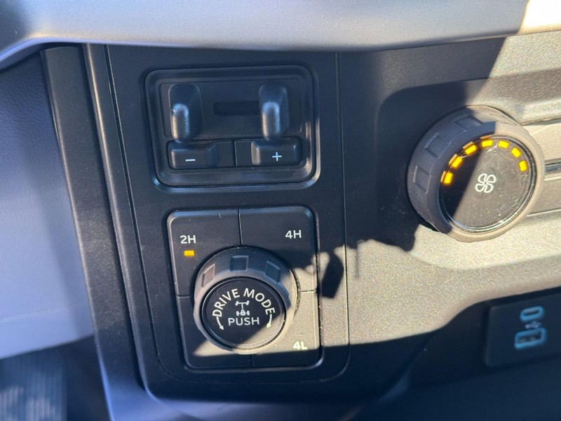 Ford F-150 Vehicle Full-screen Gallery Image 23