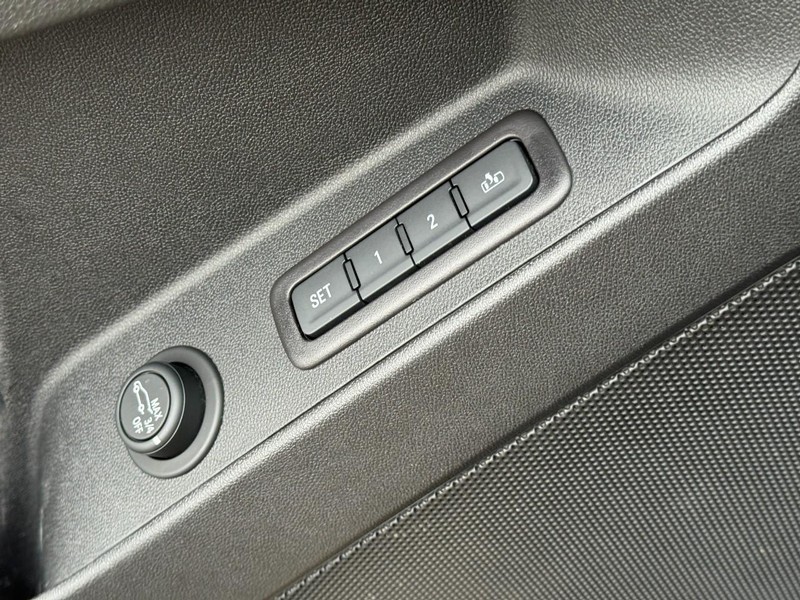 Chevrolet Equinox Vehicle Full-screen Gallery Image 22