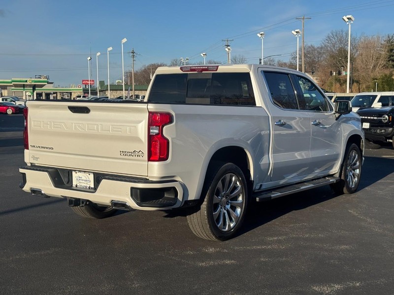 Chevrolet Silverado 1500 LTD Vehicle Full-screen Gallery Image 03