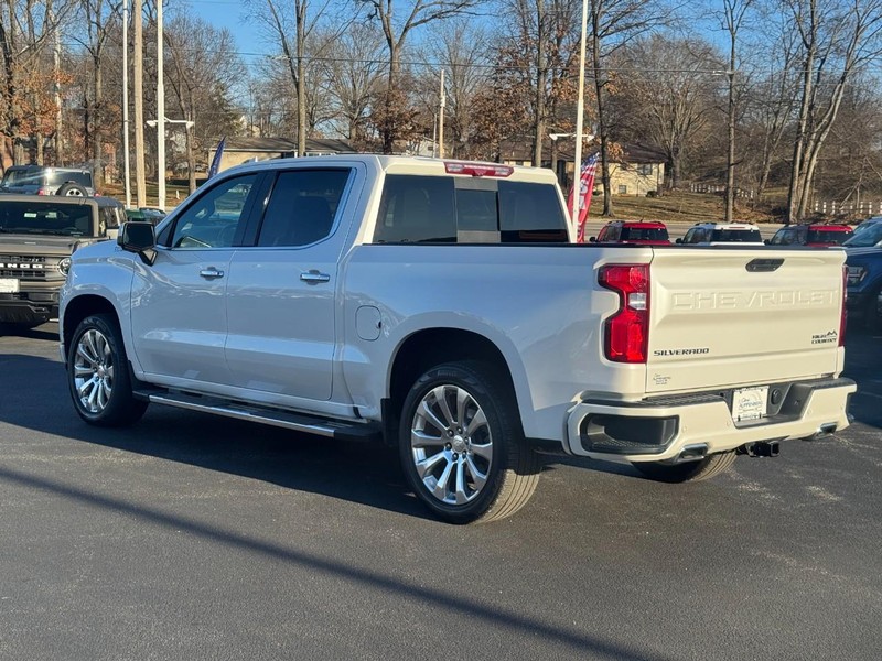 Chevrolet Silverado 1500 LTD Vehicle Full-screen Gallery Image 06