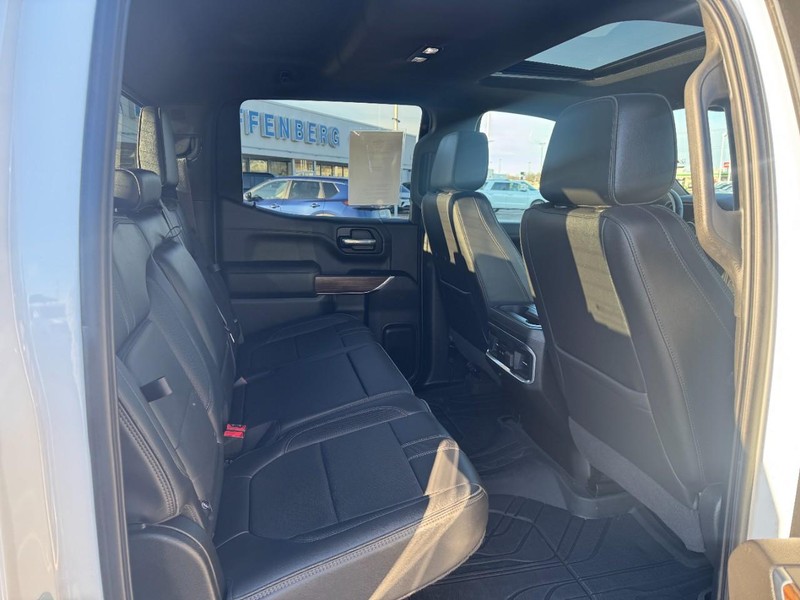 Chevrolet Silverado 1500 LTD Vehicle Full-screen Gallery Image 10