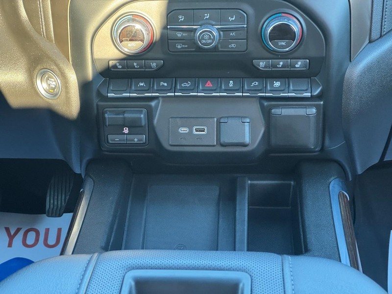 Chevrolet Silverado 1500 LTD Vehicle Full-screen Gallery Image 14