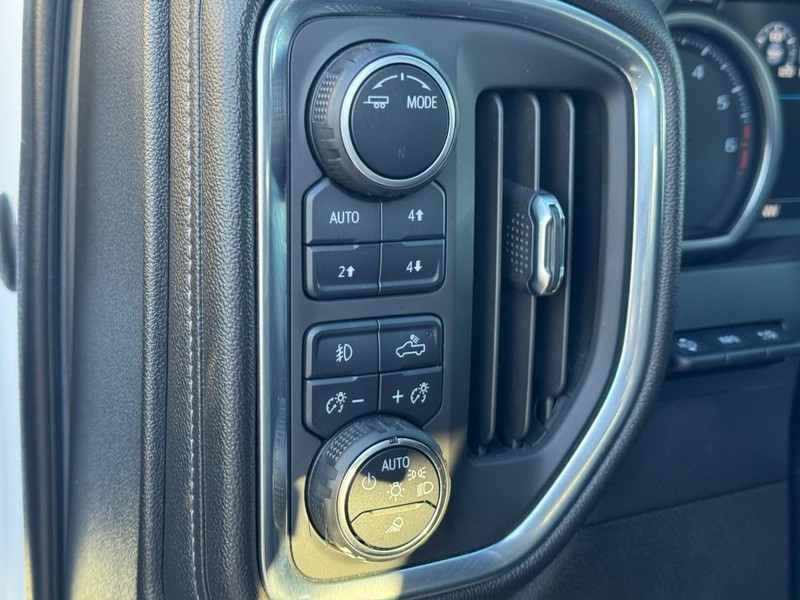 Chevrolet Silverado 1500 LTD Vehicle Full-screen Gallery Image 17