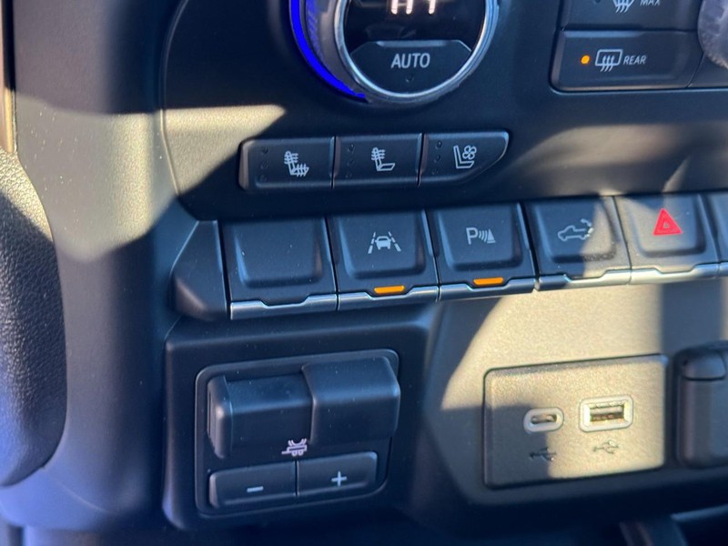 Chevrolet Silverado 1500 LTD Vehicle Full-screen Gallery Image 22