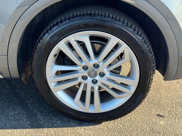 Audi Q5 Vehicle Full-screen Gallery Image 07