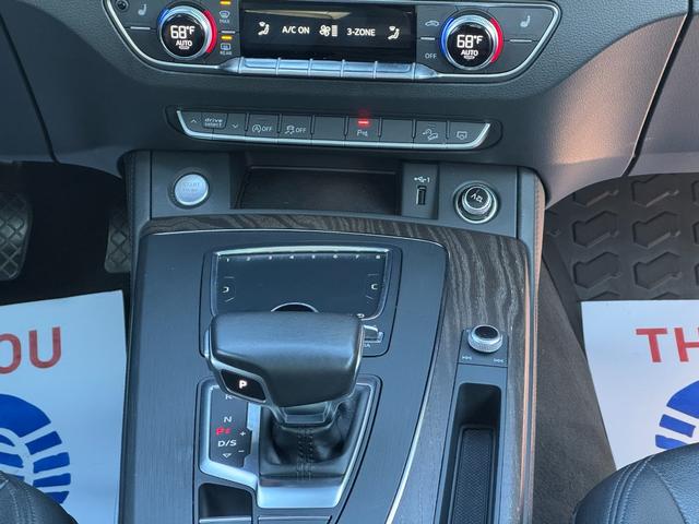 Audi Q5 Vehicle Full-screen Gallery Image 14