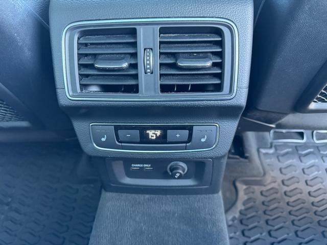 Audi Q5 Vehicle Full-screen Gallery Image 16