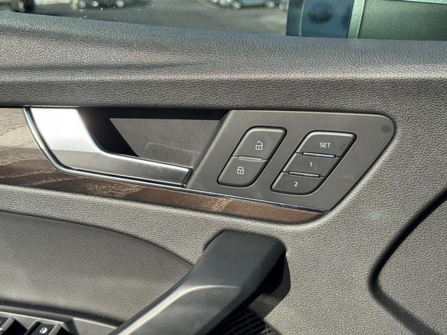 Audi Q5 Vehicle Full-screen Gallery Image 24